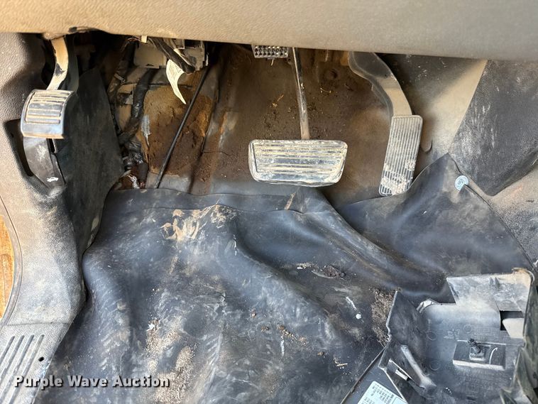 image for item EU5182 2013 GMC Sierra 3500 Crew Cab flatbed truck