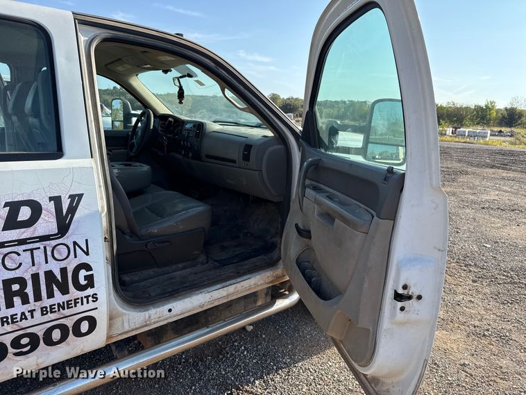 image for item EU5182 2013 GMC Sierra 3500 Crew Cab flatbed truck