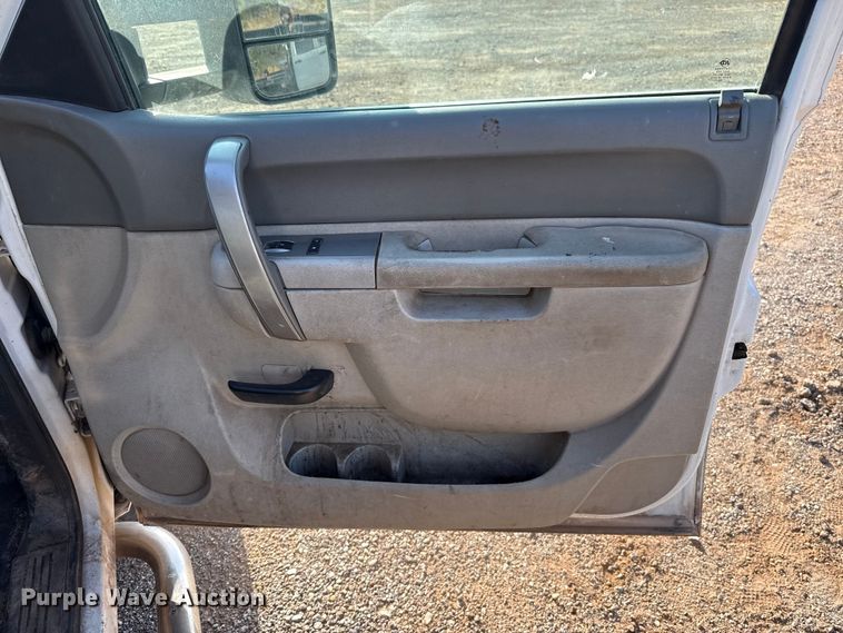 image for item EU5182 2013 GMC Sierra 3500 Crew Cab flatbed truck