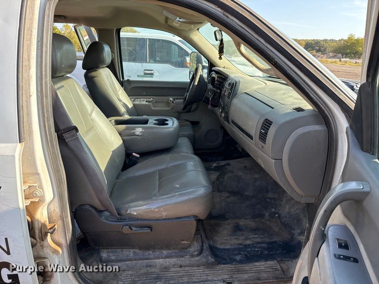 image for item EU5182 2013 GMC Sierra 3500 Crew Cab flatbed truck