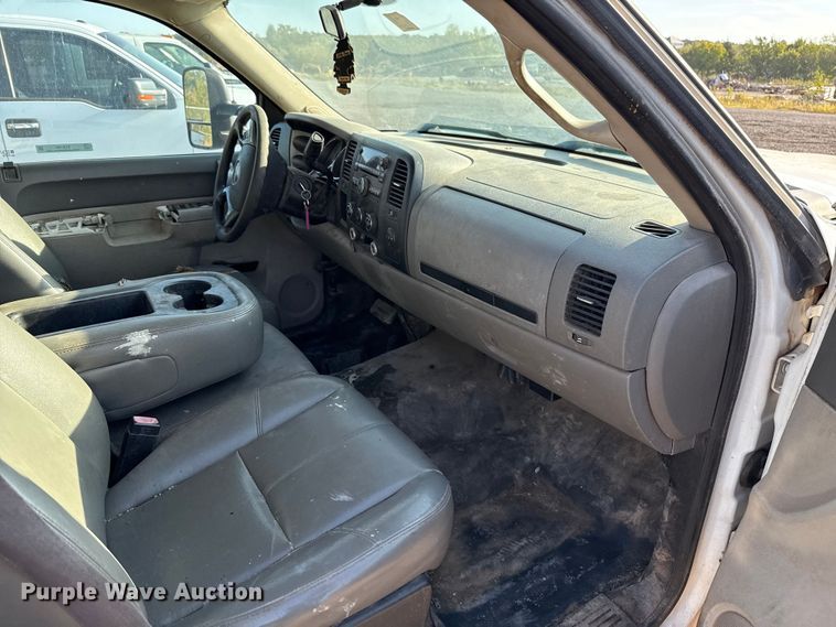 image for item EU5182 2013 GMC Sierra 3500 Crew Cab flatbed truck