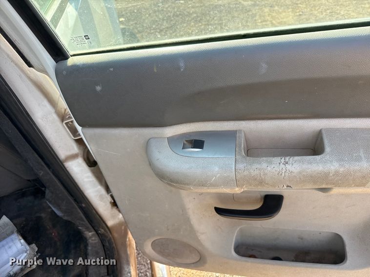 image for item EU5182 2013 GMC Sierra 3500 Crew Cab flatbed truck