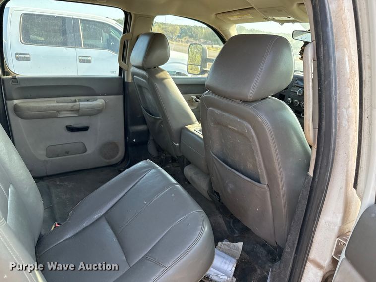 image for item EU5182 2013 GMC Sierra 3500 Crew Cab flatbed truck