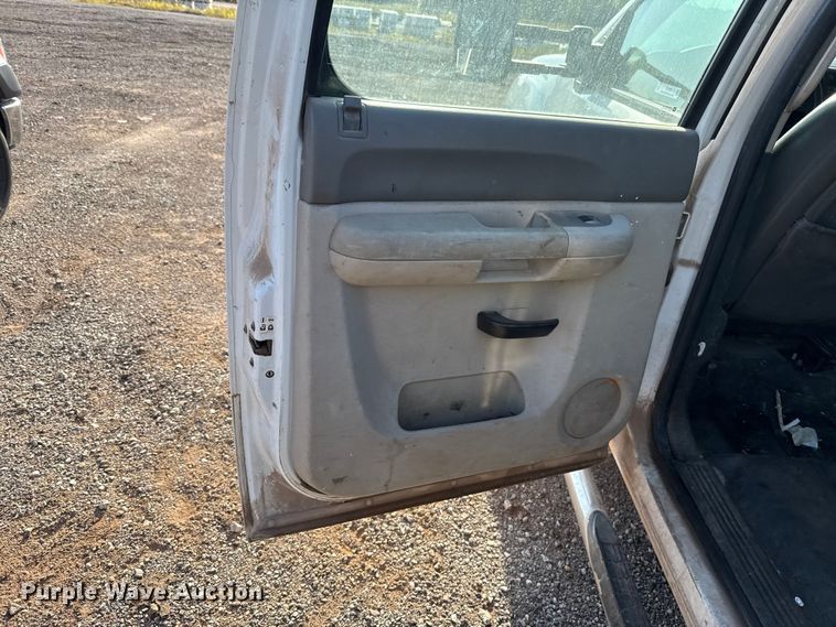 image for item EU5182 2013 GMC Sierra 3500 Crew Cab flatbed truck