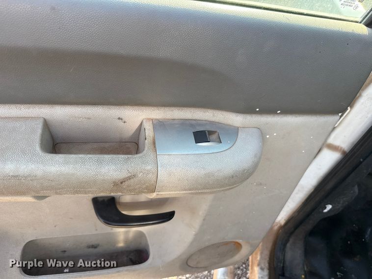 image for item EU5182 2013 GMC Sierra 3500 Crew Cab flatbed truck