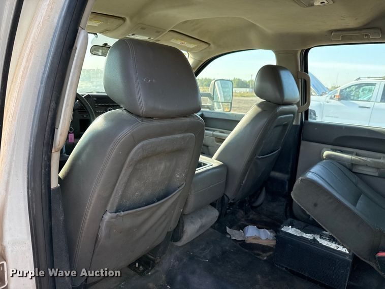 image for item EU5182 2013 GMC Sierra 3500 Crew Cab flatbed truck