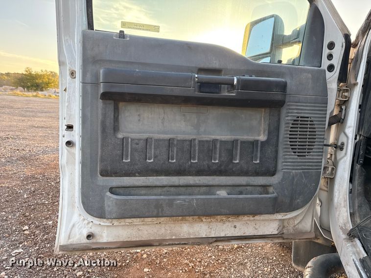 image for item EU5184 2011 Ford F550 Super Duty XL Crew Cab truck cab and chassis