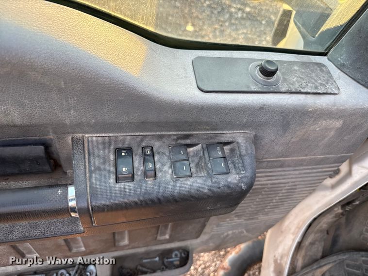 image for item EU5184 2011 Ford F550 Super Duty XL Crew Cab truck cab and chassis