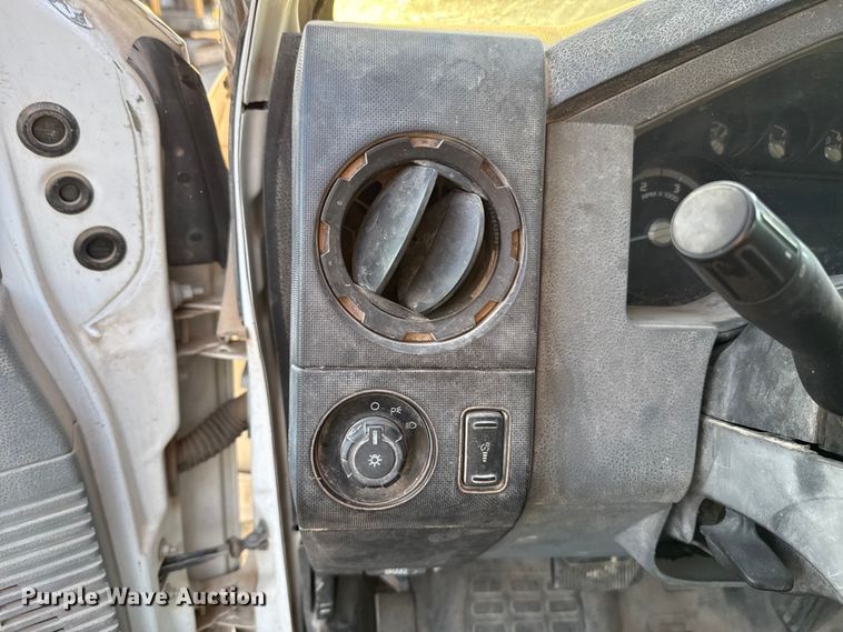 image for item EU5184 2011 Ford F550 Super Duty XL Crew Cab truck cab and chassis