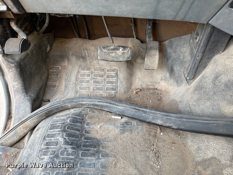 image for item EU5184 2011 Ford F550 Super Duty XL Crew Cab truck cab and chassis