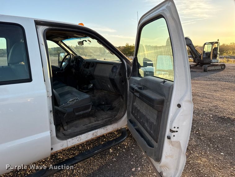 image for item EU5184 2011 Ford F550 Super Duty XL Crew Cab truck cab and chassis