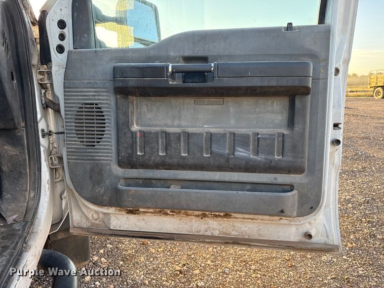 image for item EU5184 2011 Ford F550 Super Duty XL Crew Cab truck cab and chassis