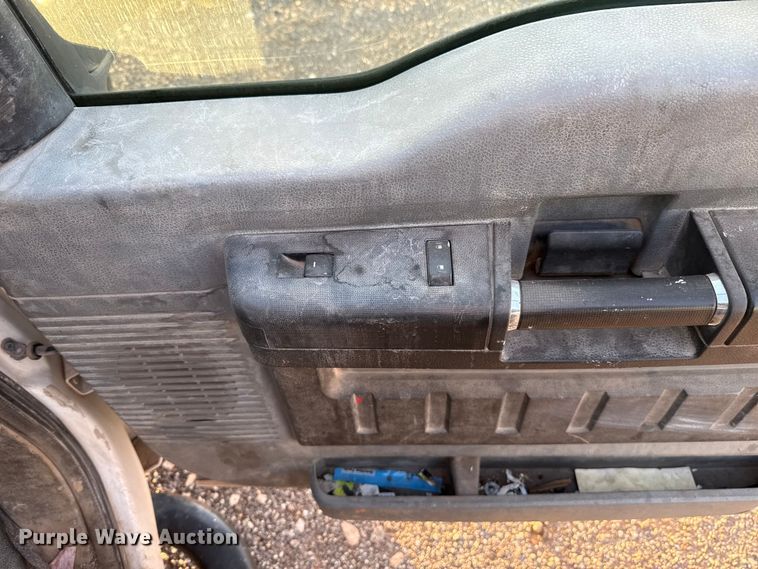 image for item EU5184 2011 Ford F550 Super Duty XL Crew Cab truck cab and chassis