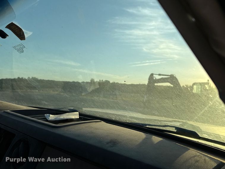 image for item EU5184 2011 Ford F550 Super Duty XL Crew Cab truck cab and chassis