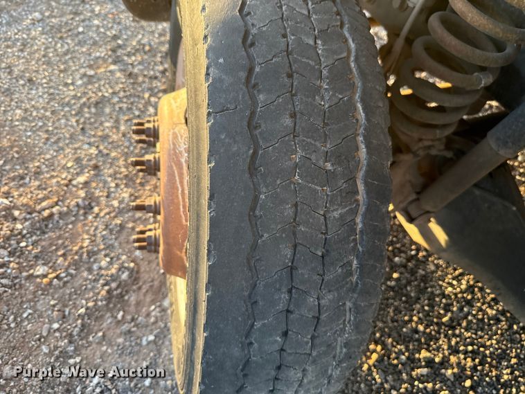 image for item EU5184 2011 Ford F550 Super Duty XL Crew Cab truck cab and chassis