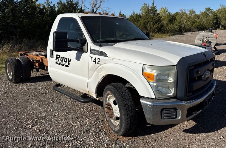 image for item EU5185 2015 Ford F350 Super Duty XL pickup truck cab and chassis