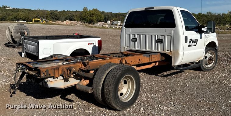 image for item EU5185 2015 Ford F350 Super Duty XL pickup truck cab and chassis