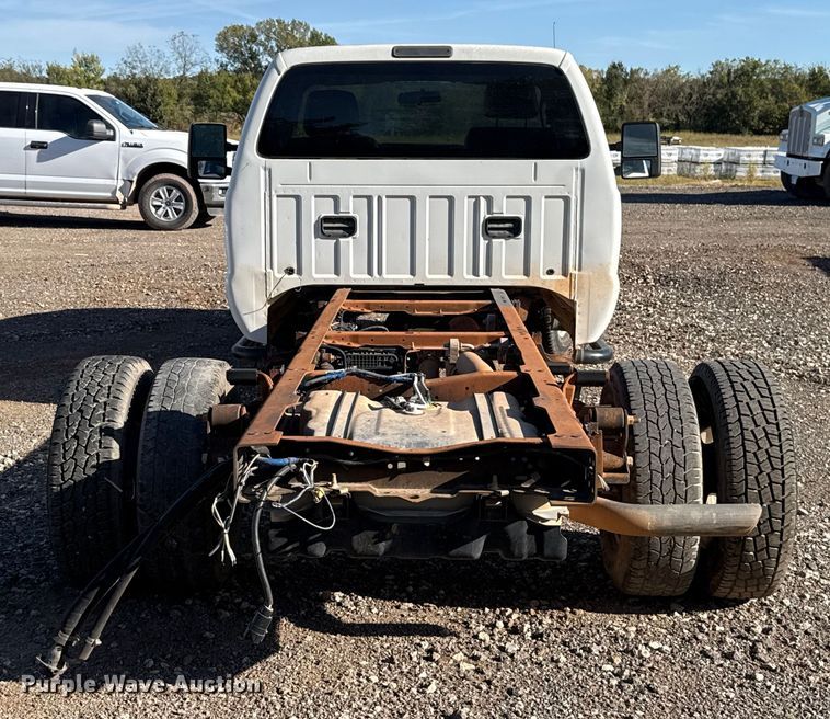 image for item EU5185 2015 Ford F350 Super Duty XL pickup truck cab and chassis