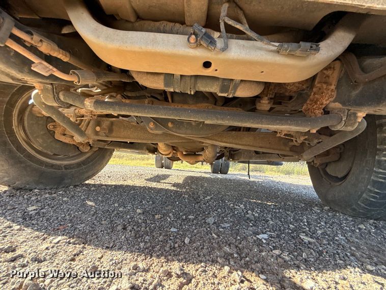 image for item EU5185 2015 Ford F350 Super Duty XL pickup truck cab and chassis