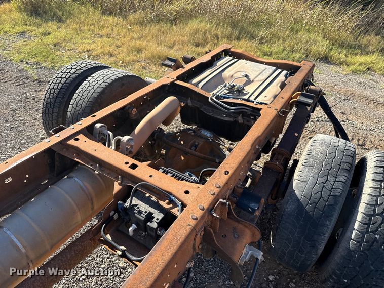 image for item EU5185 2015 Ford F350 Super Duty XL pickup truck cab and chassis