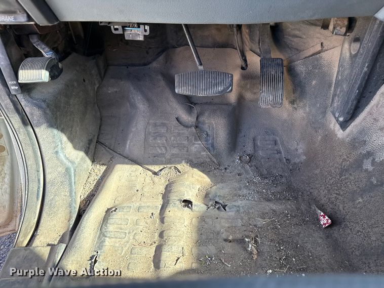 image for item EU5185 2015 Ford F350 Super Duty XL pickup truck cab and chassis