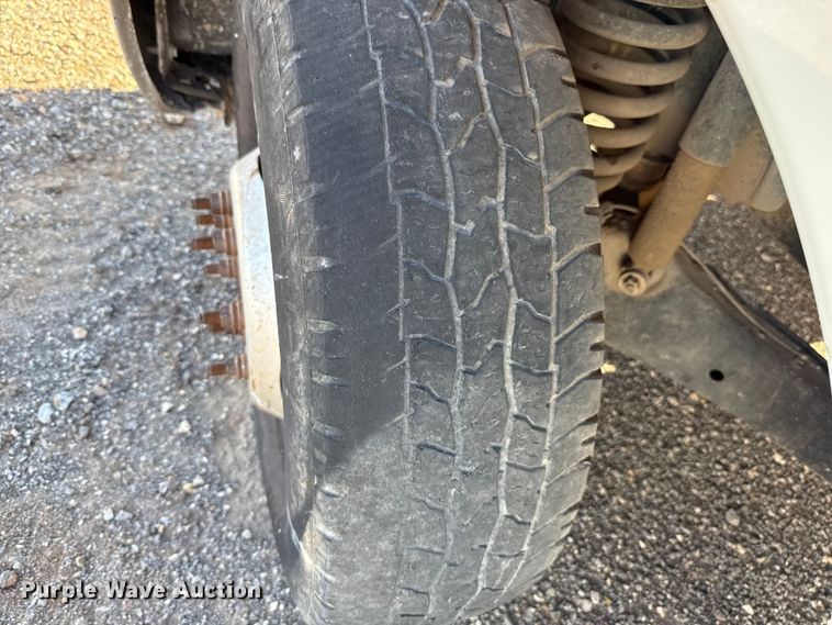 image for item EU5185 2015 Ford F350 Super Duty XL pickup truck cab and chassis