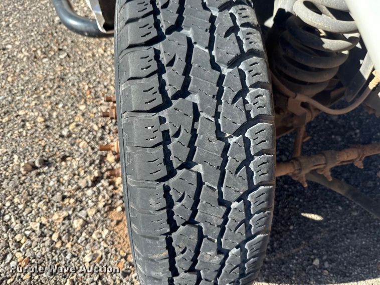 image for item EU5185 2015 Ford F350 Super Duty XL pickup truck cab and chassis