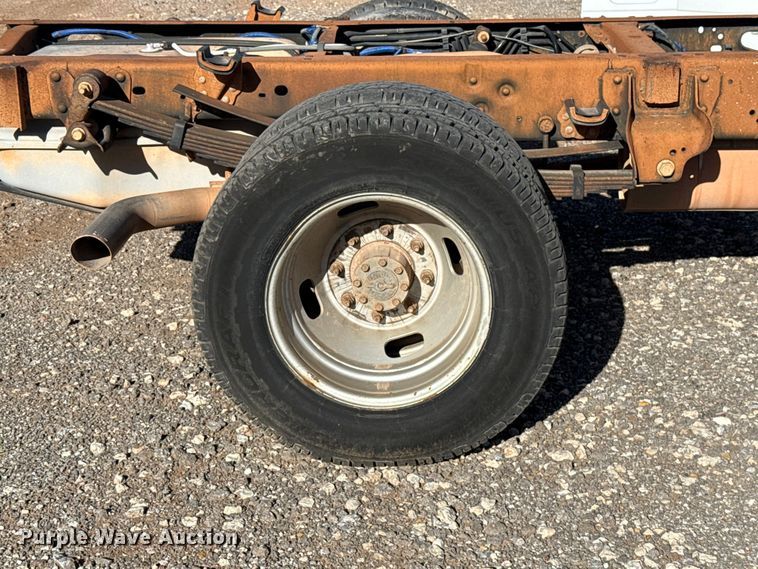 image for item EU5185 2015 Ford F350 Super Duty XL pickup truck cab and chassis