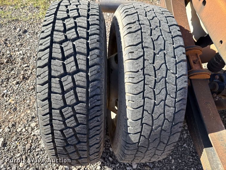 image for item EU5185 2015 Ford F350 Super Duty XL pickup truck cab and chassis