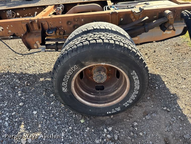 image for item EU5185 2015 Ford F350 Super Duty XL pickup truck cab and chassis