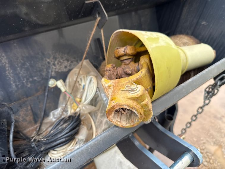 image for item EU5204 Tar River 870 mini round baler