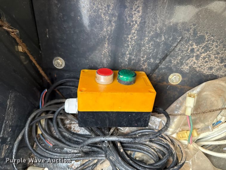 image for item EU5204 Tar River 870 mini round baler