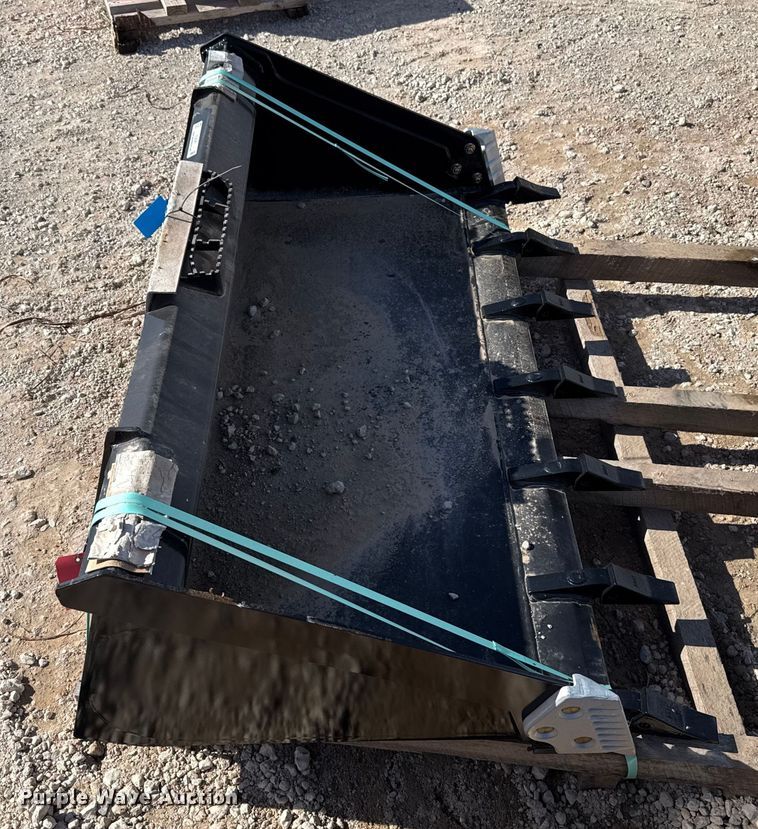 image for item EU5261 Land Pride AP-HD68LLT skid steer bucket