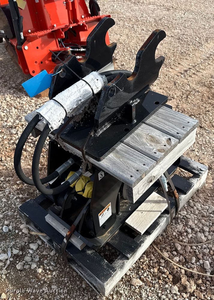 image for item EU5281 Kubota PC400 excavator plate compactor