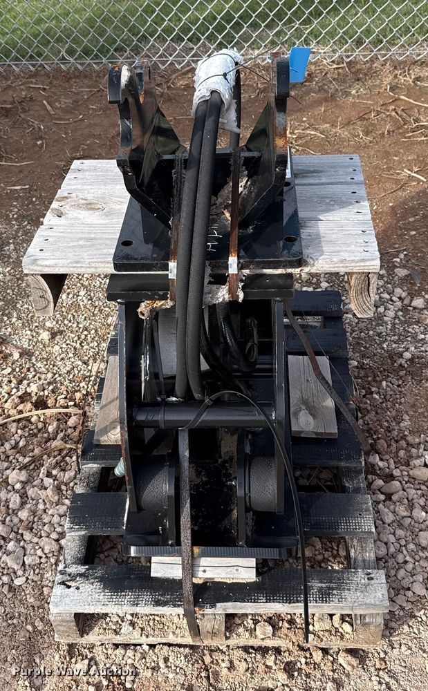 image for item EU5281 Kubota PC400 excavator plate compactor