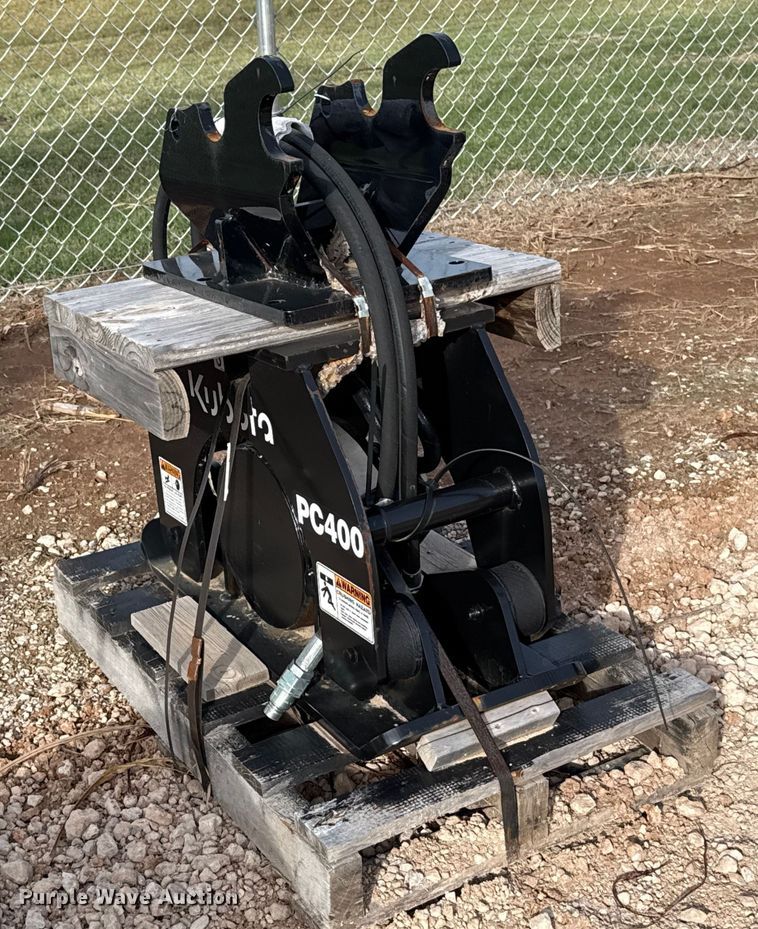 image for item EU5281 Kubota PC400 excavator plate compactor