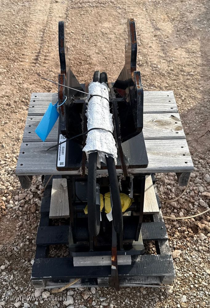 image for item EU5281 Kubota PC400 excavator plate compactor