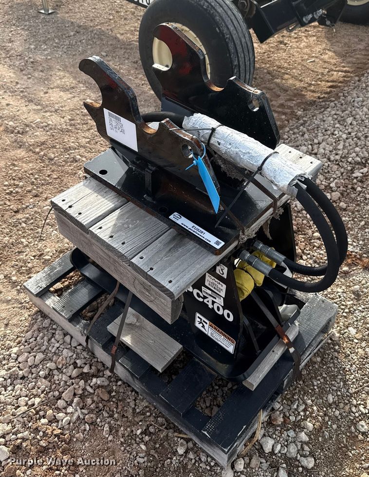 image for item EU5281 Kubota PC400 excavator plate compactor