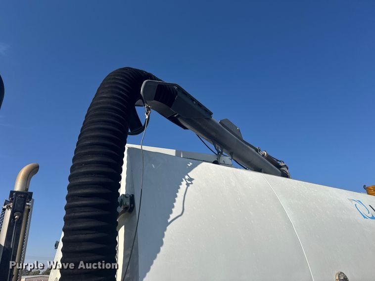 image for item EU6137 2006 Freightliner FC80 street sweeper truck