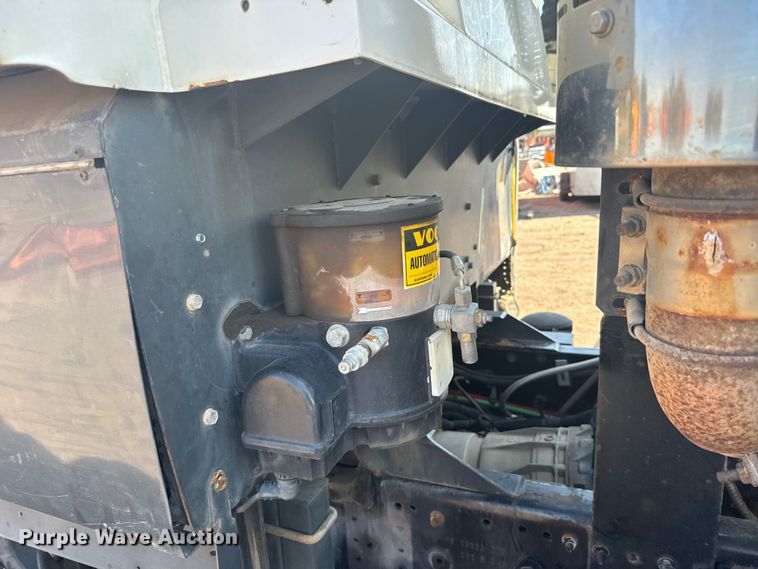 image for item EU6137 2006 Freightliner FC80 street sweeper truck