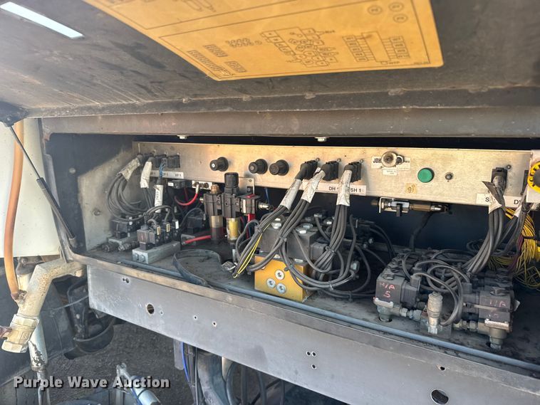 image for item EU6137 2006 Freightliner FC80 street sweeper truck