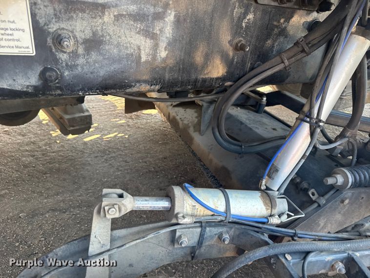 image for item EU6137 2006 Freightliner FC80 street sweeper truck