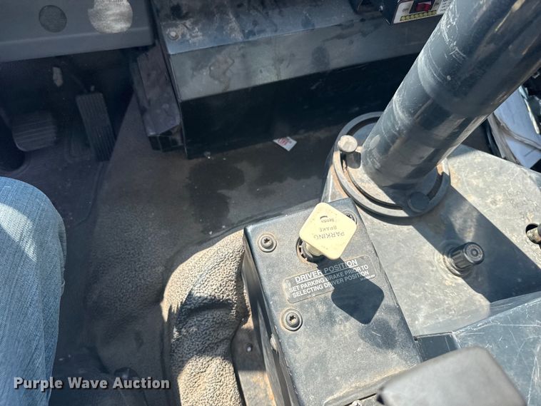 image for item EU6137 2006 Freightliner FC80 street sweeper truck