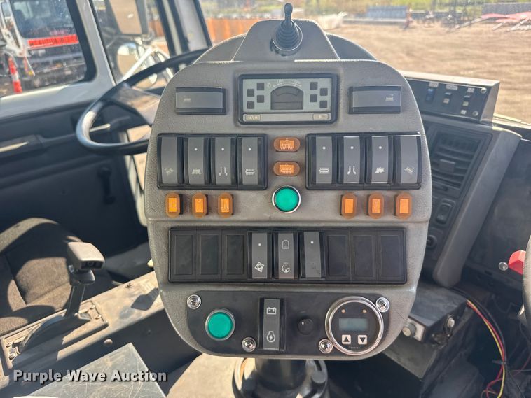 image for item EU6137 2006 Freightliner FC80 street sweeper truck