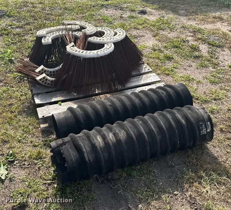 image for item EU6137 2006 Freightliner FC80 street sweeper truck