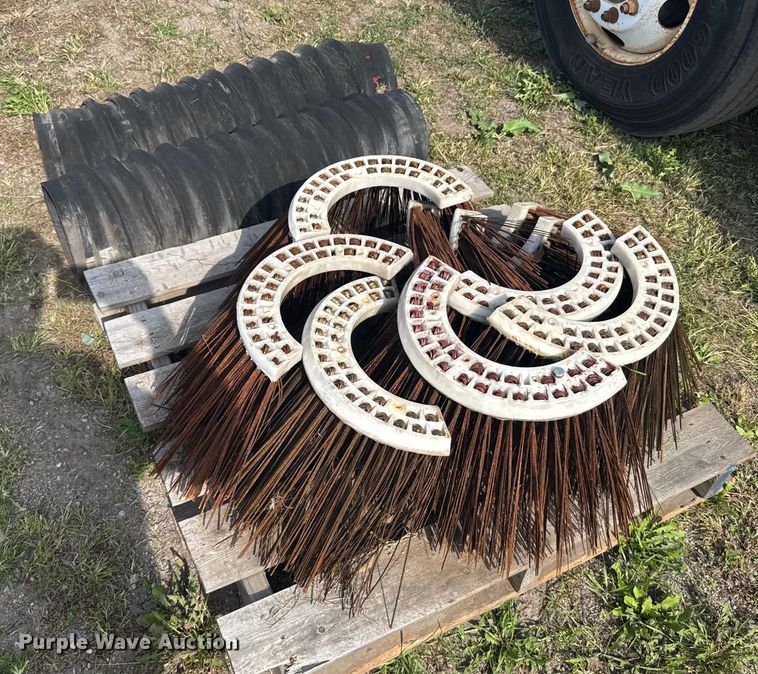 image for item EU6137 2006 Freightliner FC80 street sweeper truck