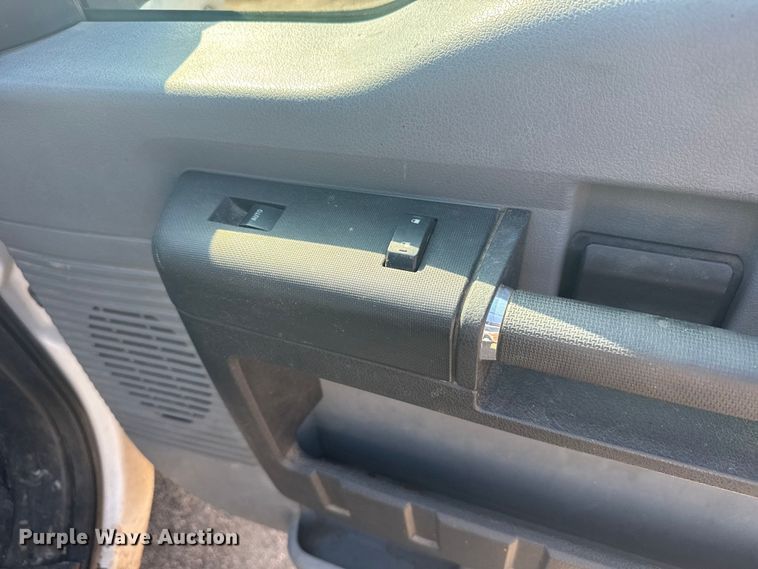 image for item EU6138 2016 Ford F350 Super Duty XL SuperCab utility bed pickup truck