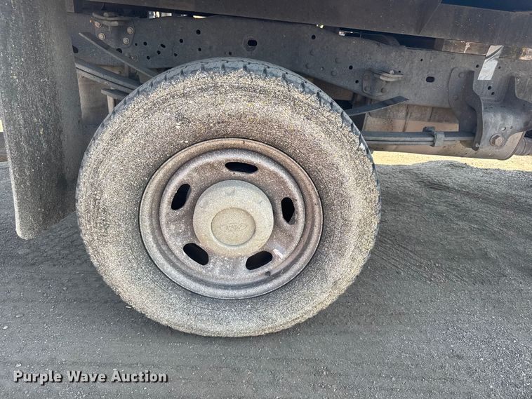 image for item EU6138 2016 Ford F350 Super Duty XL SuperCab utility bed pickup truck