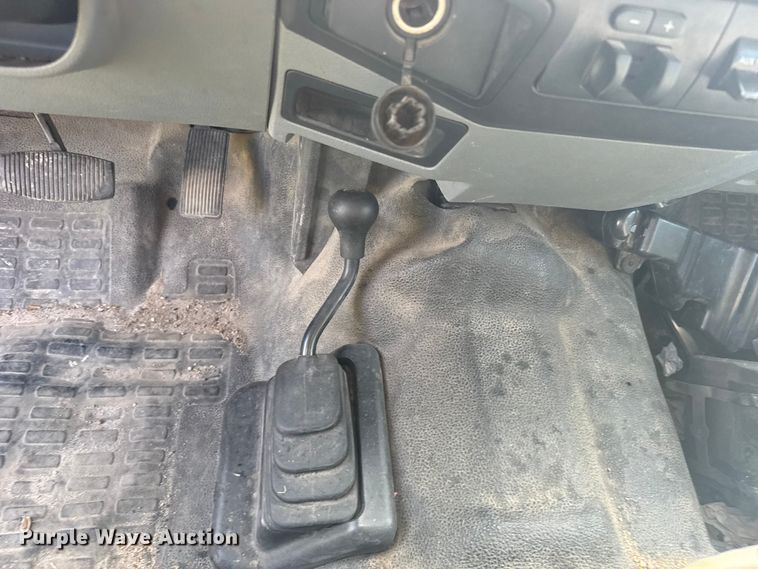 image for item EU6140 2012 Ford F350 Super Duty XL Crew Cab pickup truck cab and chassis