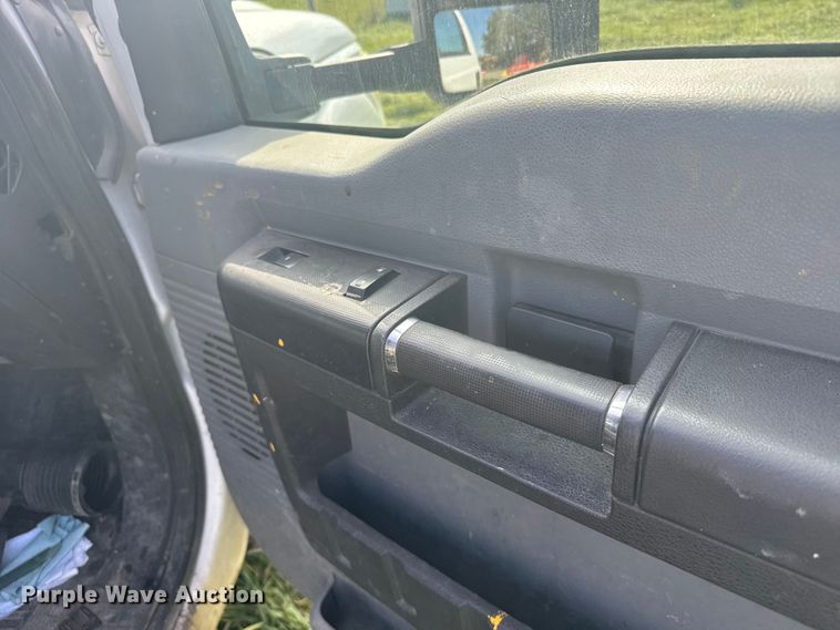 image for item EU6140 2012 Ford F350 Super Duty XL Crew Cab pickup truck cab and chassis